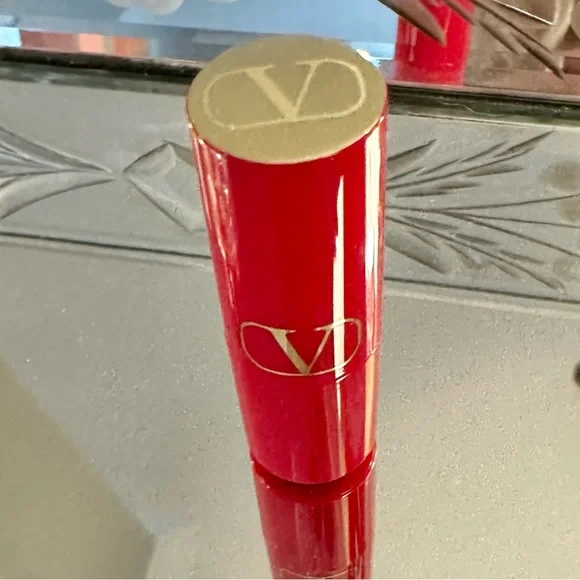 2/$12 * New Valentino 22R Lipstick Mini - Picture 3 of 6